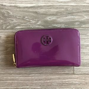 Tory Burch Stacked Logo Continental Zip Wallet